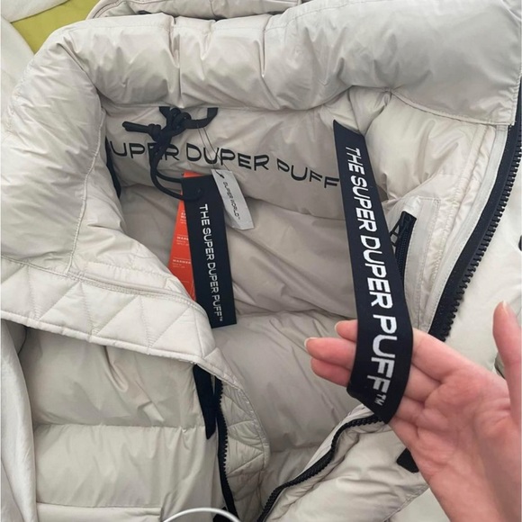 Aritzia Super Duper Puff (Matte Pearl) - Picture 7 of 8